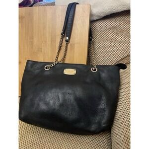 Michael Kors Jet Set Medium Shoulder Bag Black Pebbled Leather Gold Chain
